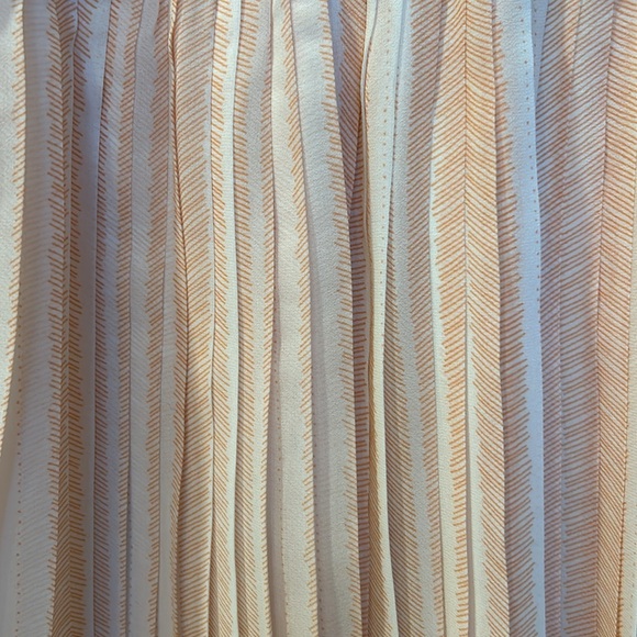 BCBG Mini Skirt, M - Picture 3 of 4